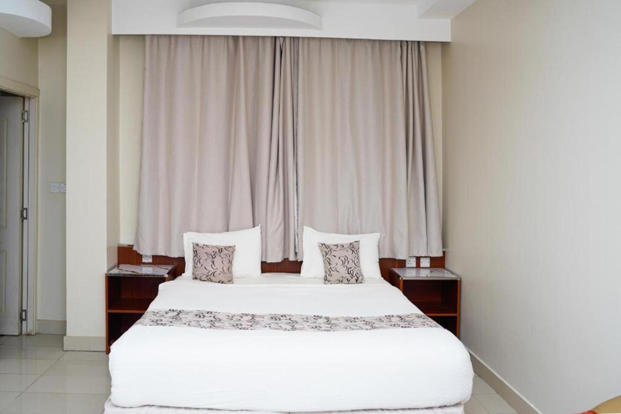 Al Bayrahaa Hotel Apartments Seeb Exterior photo