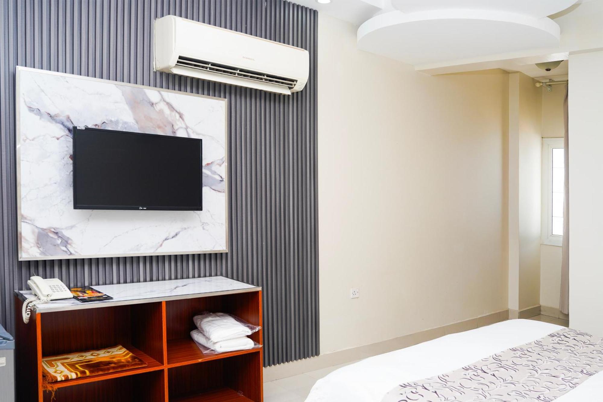 Al Bayrahaa Hotel Apartments Seeb Exterior photo