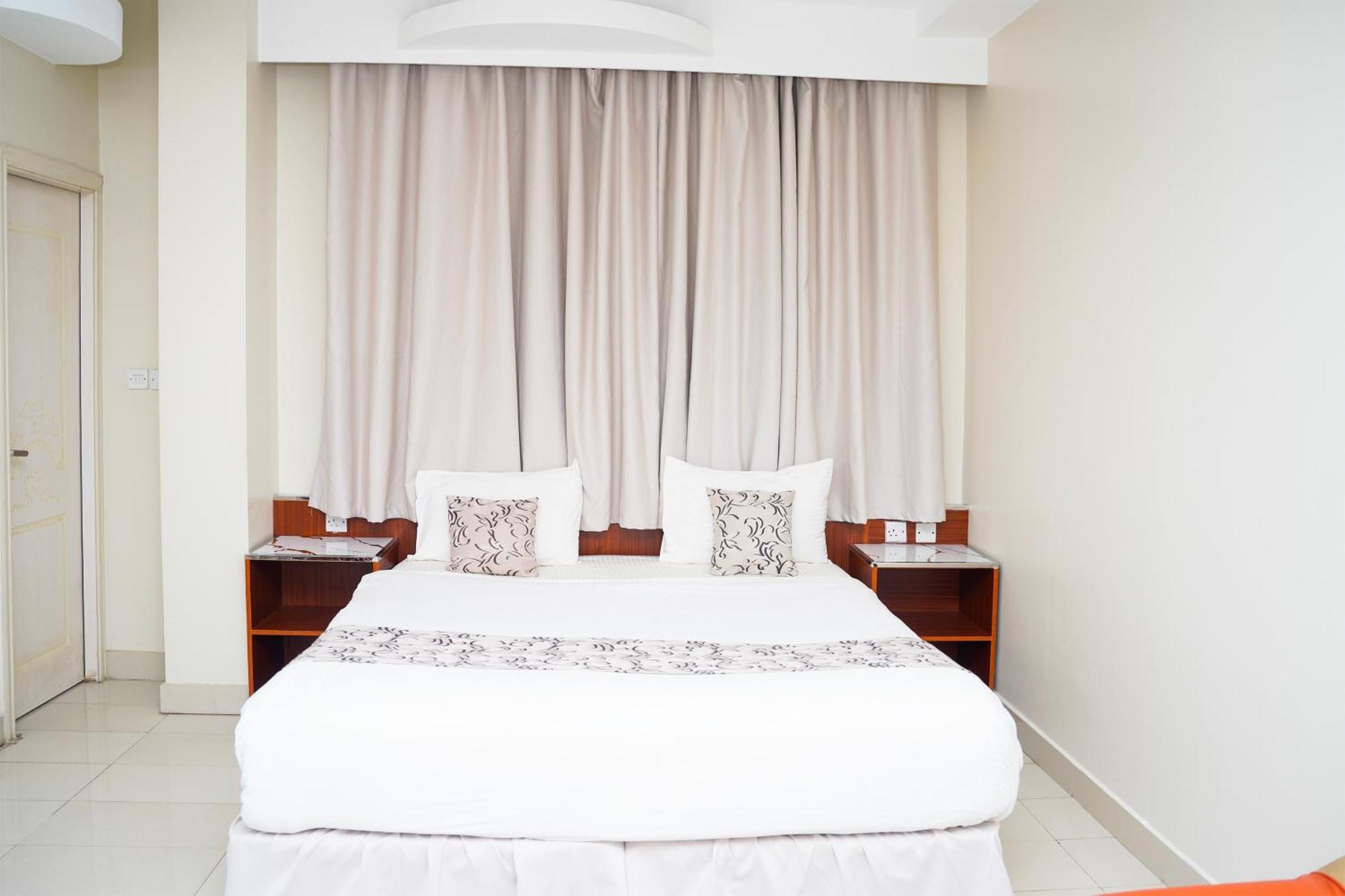 Al Bayrahaa Hotel Apartments Seeb Exterior photo